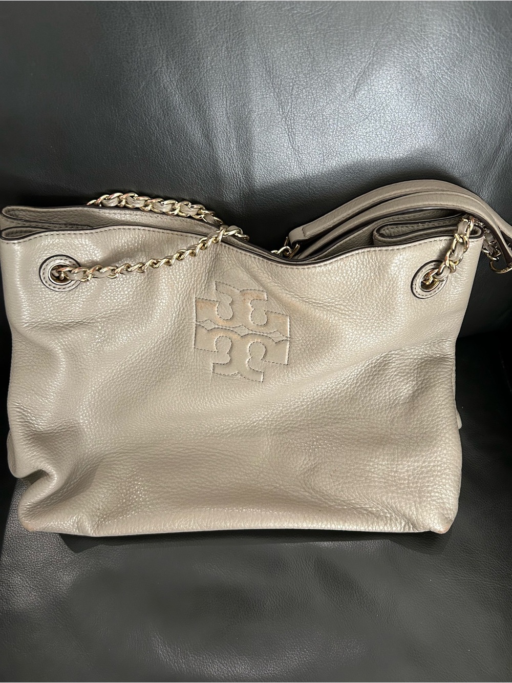 Tory Burch Pebbled Leather Shoulder Bag in Light Grey with Gold Chain